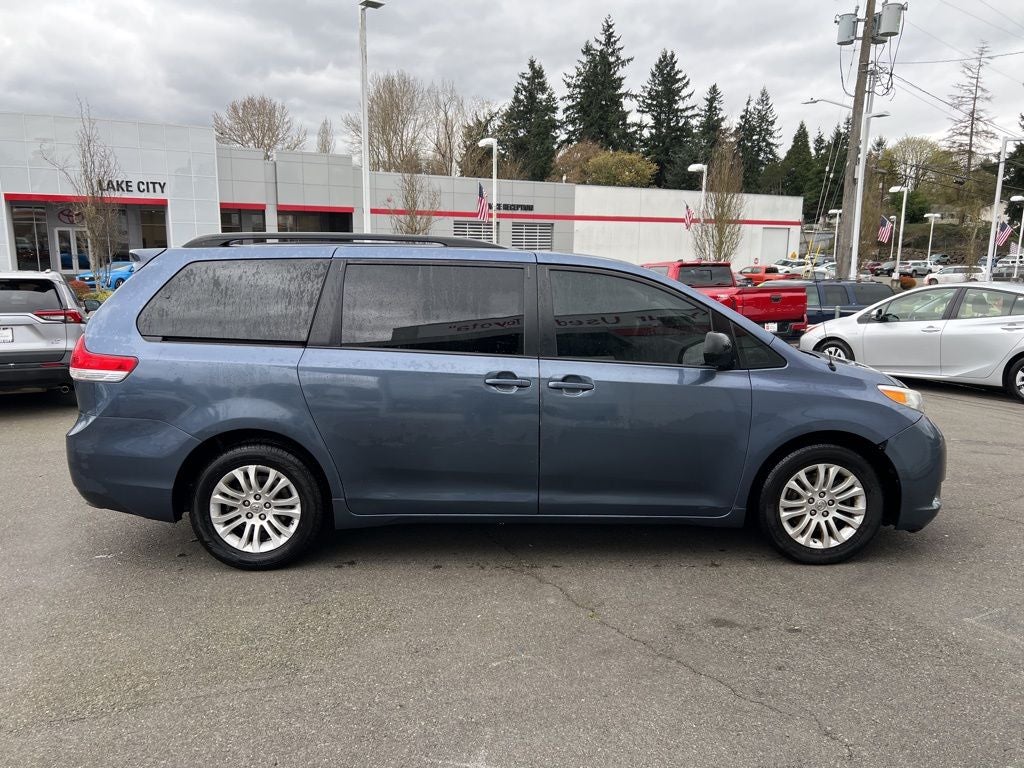 2014 Toyota Sienna XLE 8 Passenger