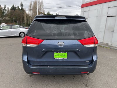 2014 Toyota Sienna XLE 8 Passenger