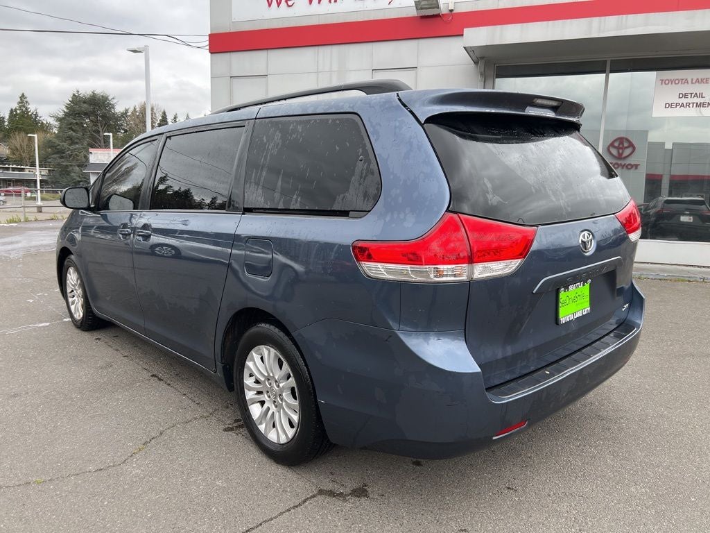 2014 Toyota Sienna XLE 8 Passenger