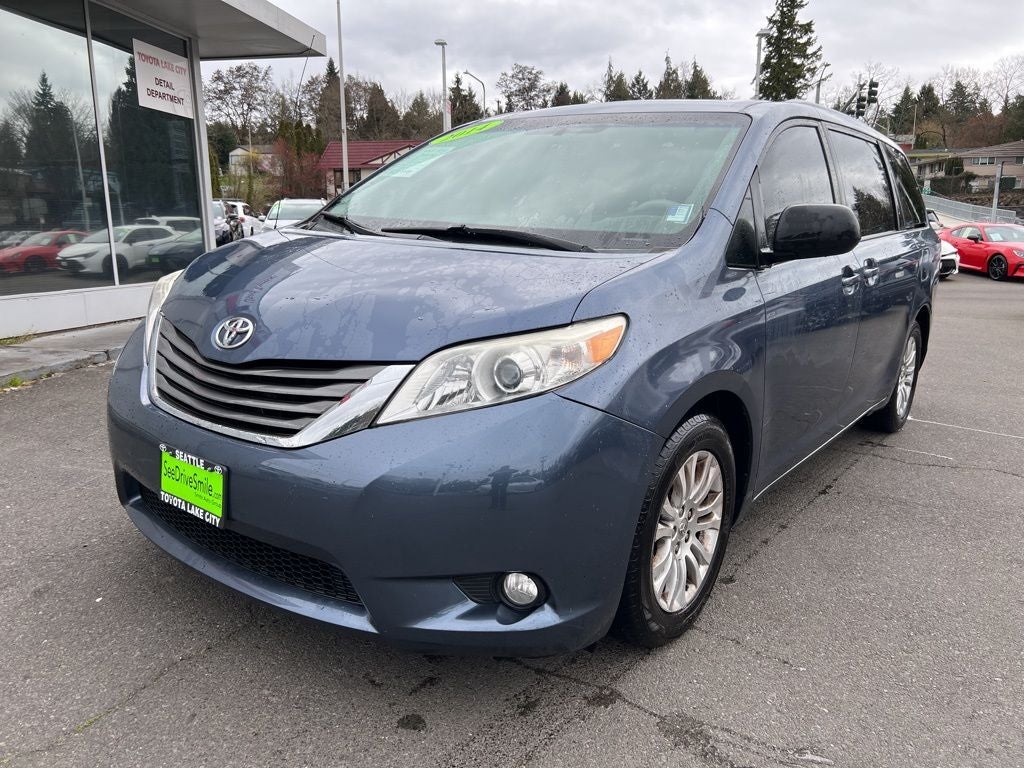 2014 Toyota Sienna XLE 8 Passenger