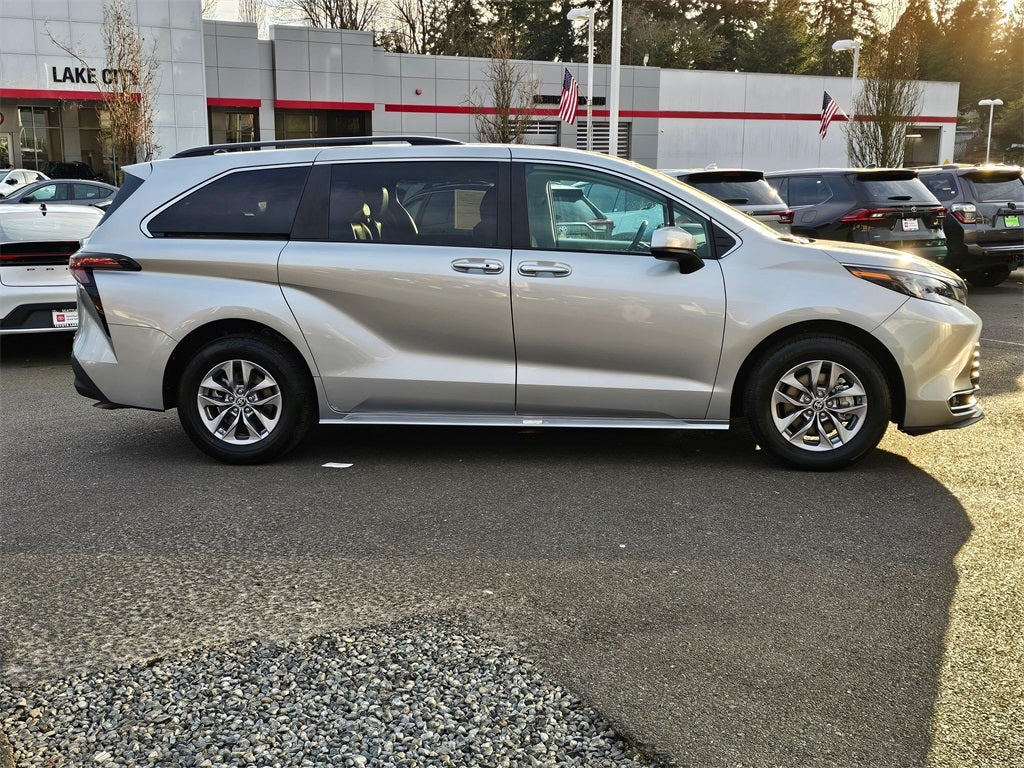 2024 Toyota Sienna XLE