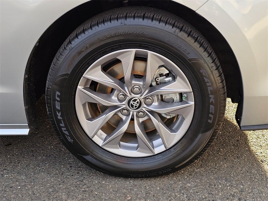 2024 Toyota Sienna XLE