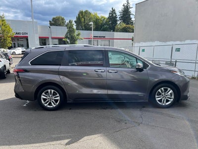 2021 Toyota Sienna Limited 7 Passenger