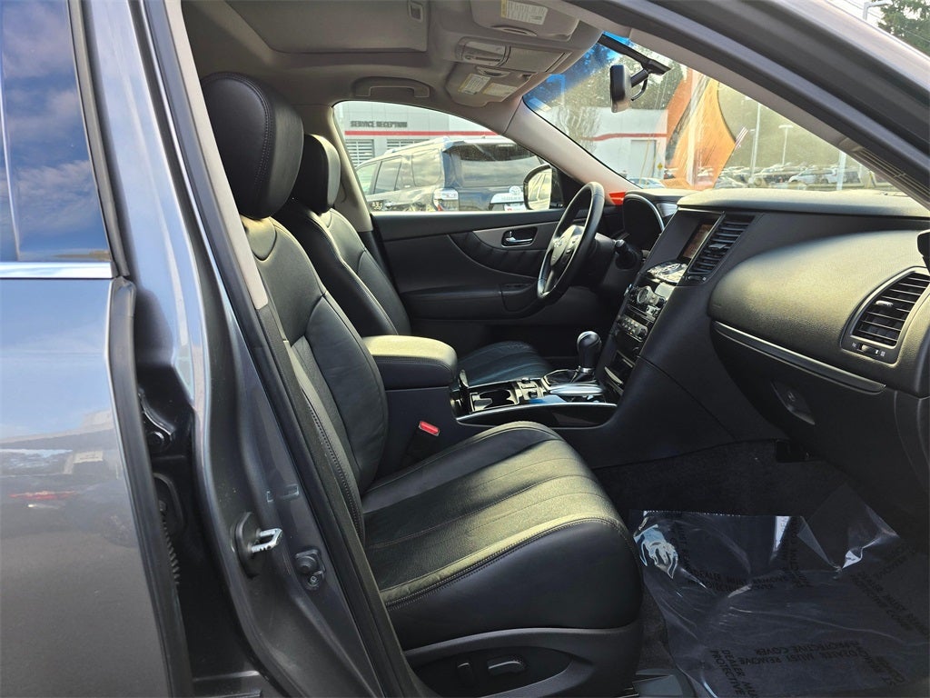 2016 INFINITI QX70 Base