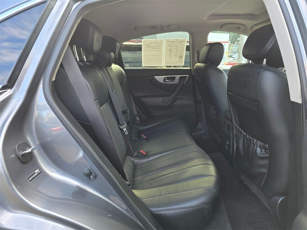 2016 INFINITI QX70 Base