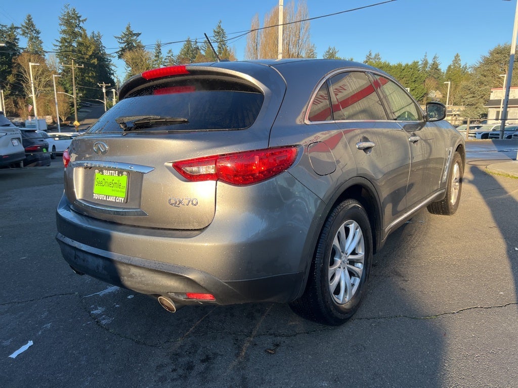 2016 INFINITI QX70 Base