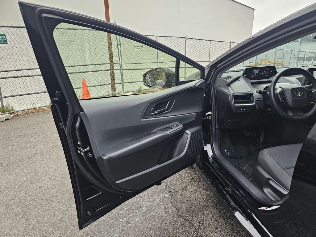 2025 Toyota Prius LE
