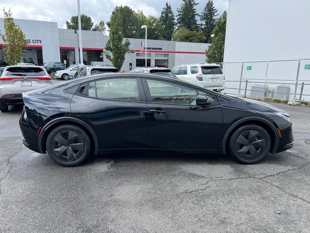 2025 Toyota Prius LE