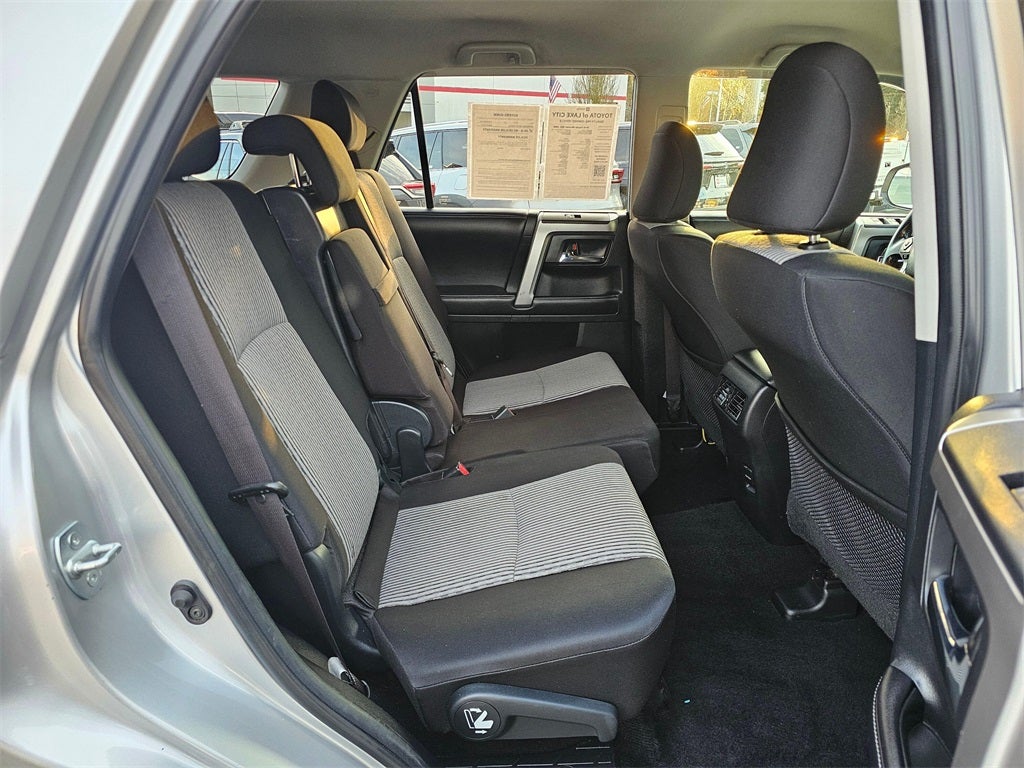 2016 Toyota 4Runner SR5 4WD-THIRD ROW