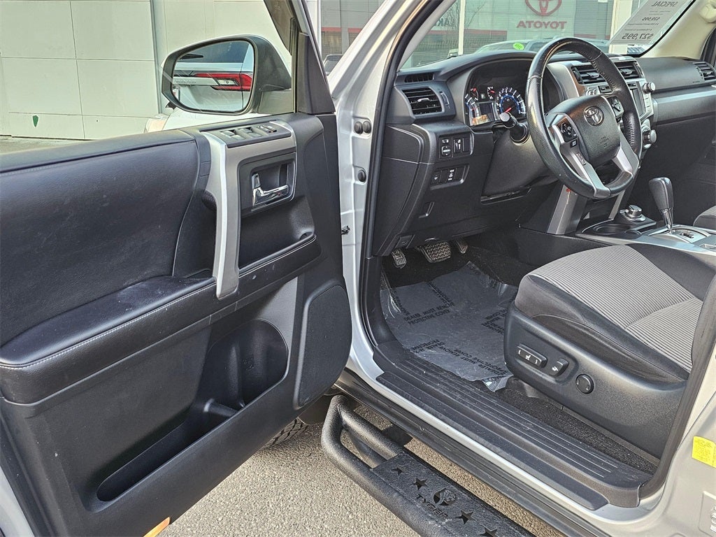 2016 Toyota 4Runner SR5 4WD-THIRD ROW