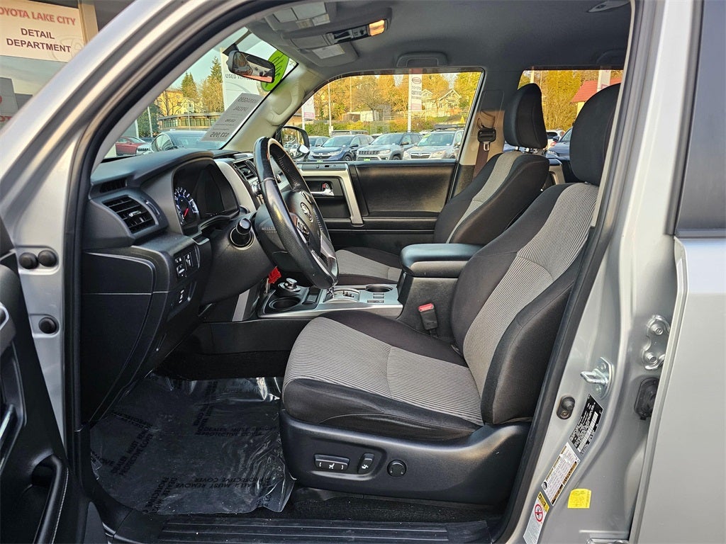 2016 Toyota 4Runner SR5 4WD-THIRD ROW