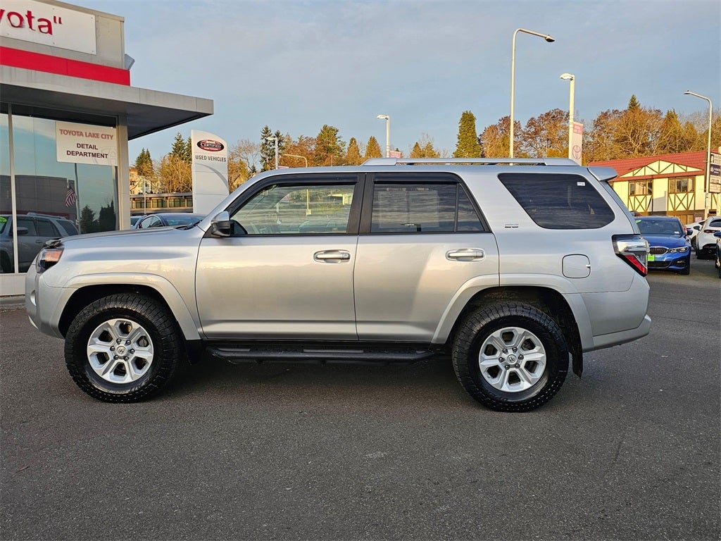 2016 Toyota 4Runner SR5 4WD-THIRD ROW