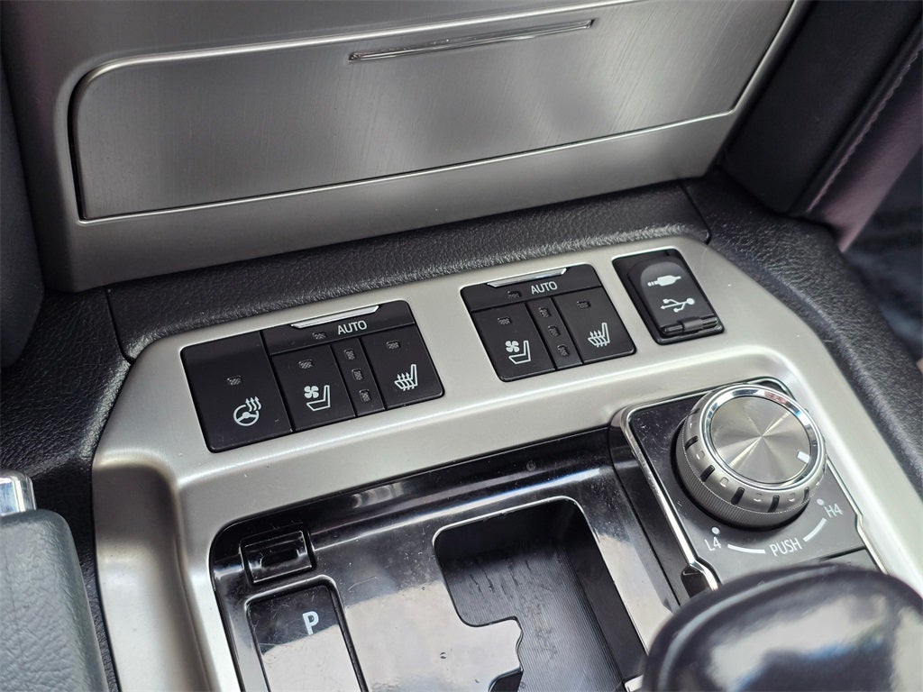 2016 Toyota Land Cruiser Base