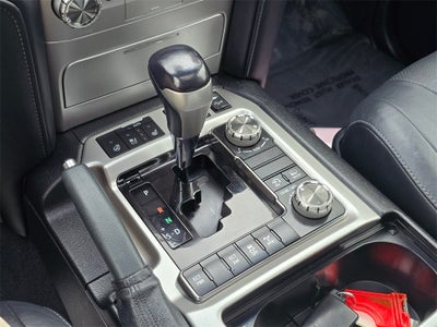 2016 Toyota Land Cruiser Base