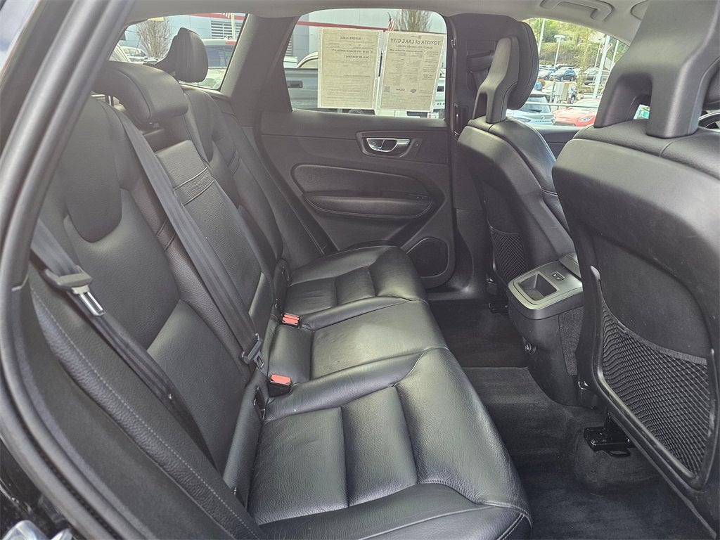 2019 Volvo XC60 T6 Momentum -AWD