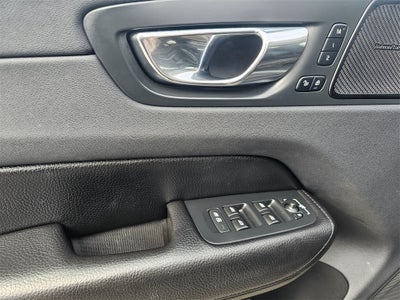2019 Volvo XC60 T6 Momentum -AWD