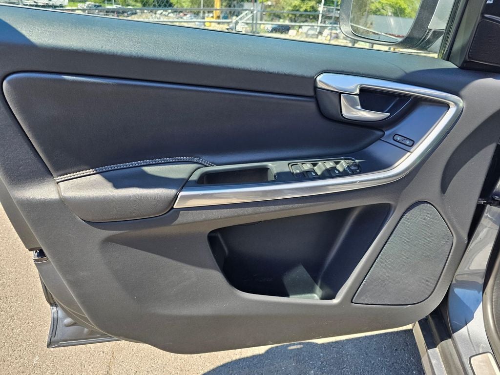 2016 Volvo XC60 T6 R-Design Platinum -AWD