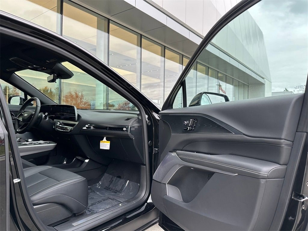 2025 Cadillac LYRIQ Sport 2