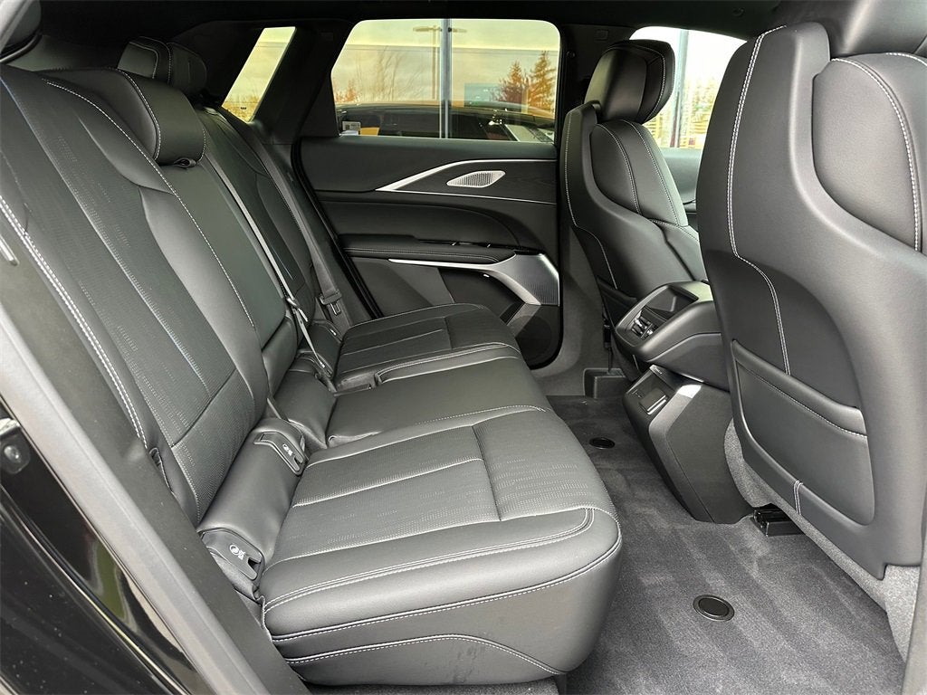 2025 Cadillac LYRIQ Sport 2