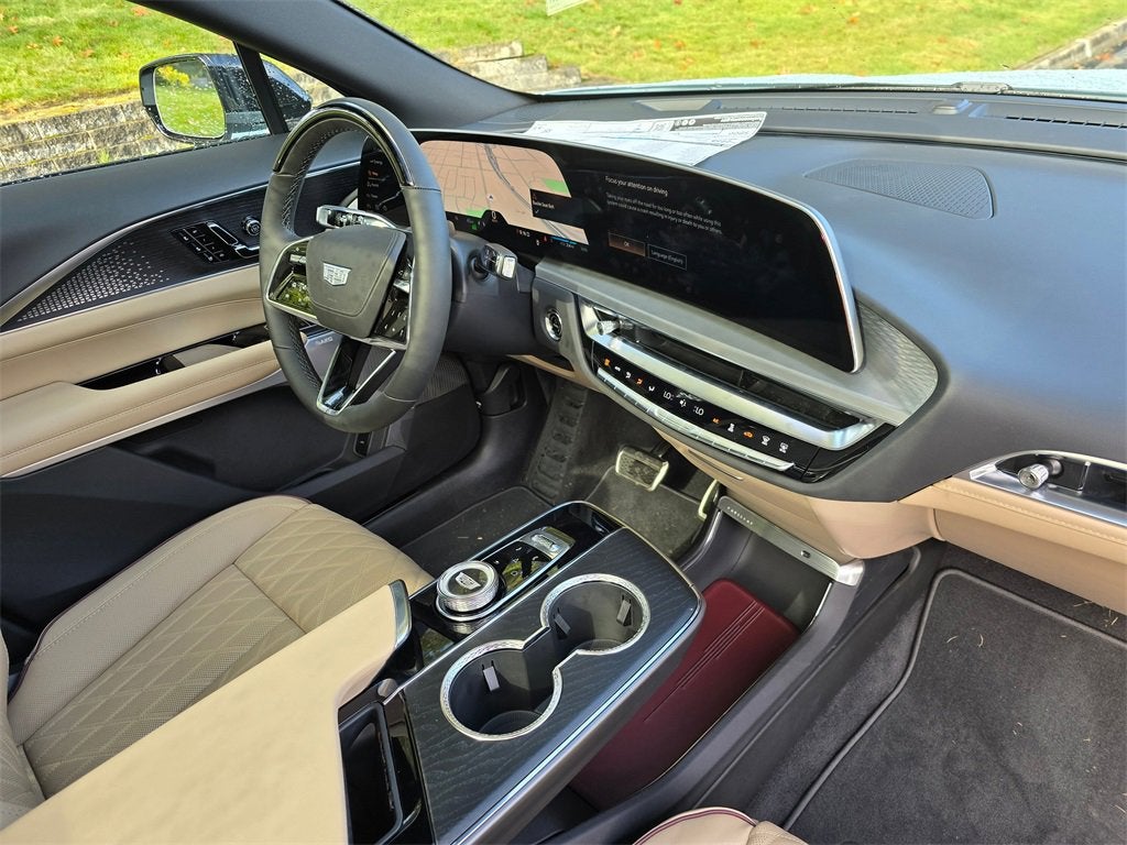 2025 Cadillac LYRIQ Sport 3