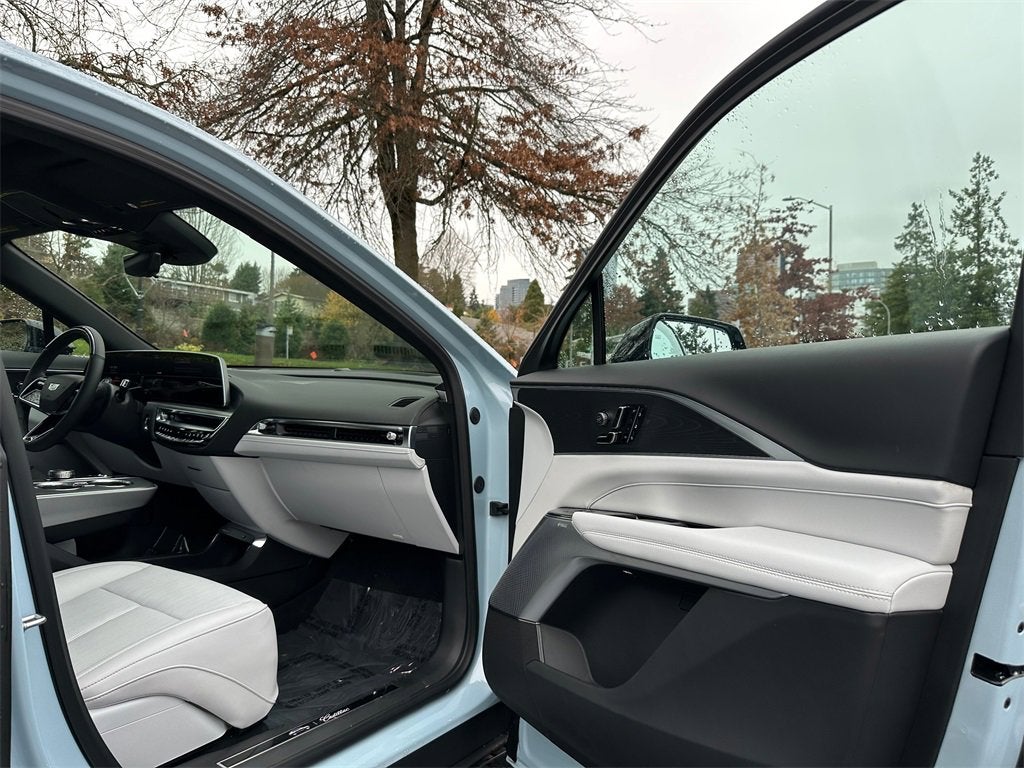 2025 Cadillac LYRIQ Sport 3