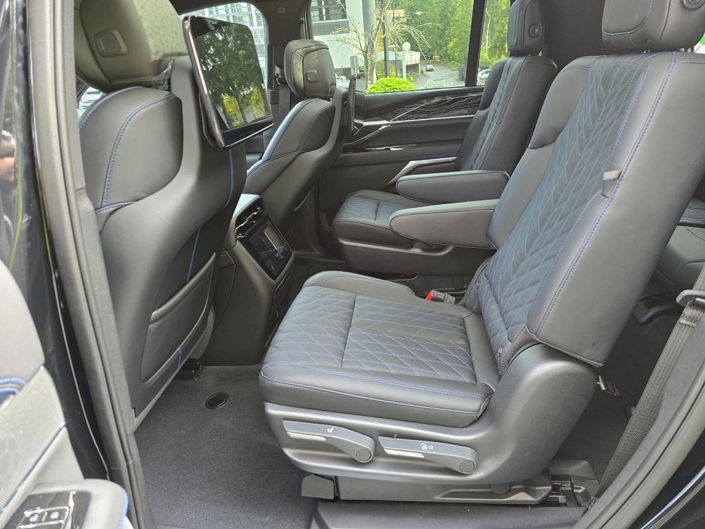 2026 Cadillac ESCALADE IQL Sport