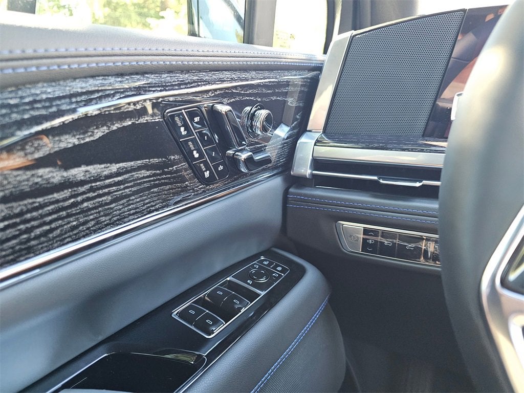 2026 Cadillac ESCALADE IQL Sport