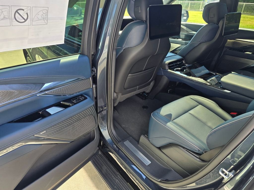 2025 Cadillac ESCALADE IQ Luxury 2