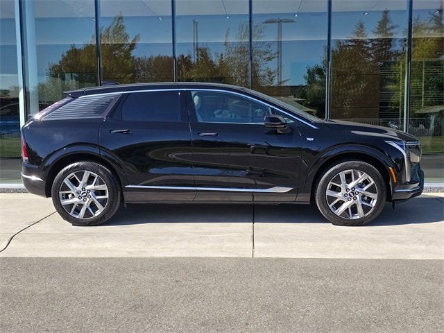 2025 Cadillac OPTIQ Luxury 2