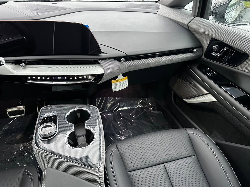 2025 Cadillac OPTIQ Luxury 2