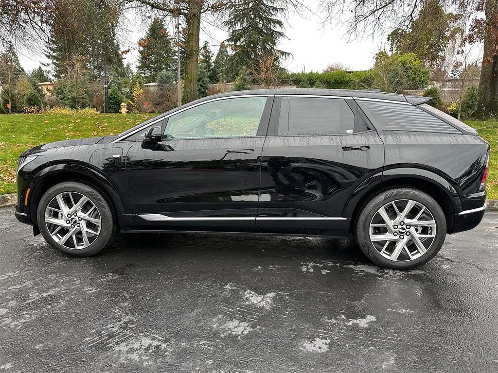 2025 Cadillac OPTIQ Luxury 2