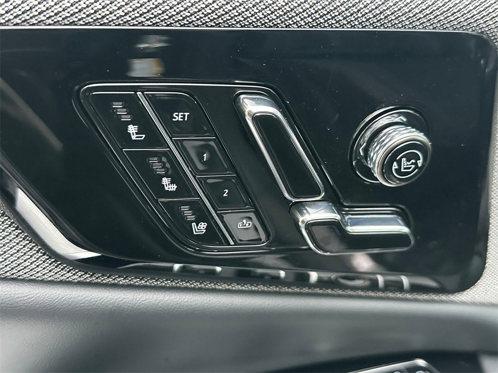 2025 Cadillac OPTIQ Luxury 2