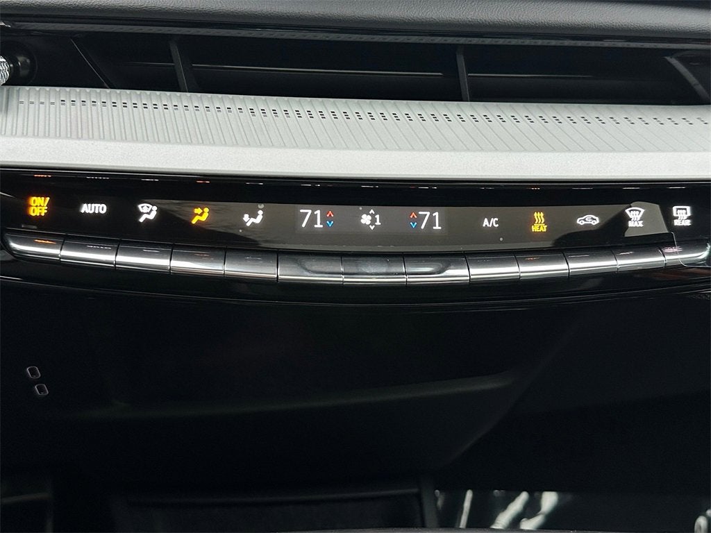 2025 Cadillac OPTIQ Luxury 2