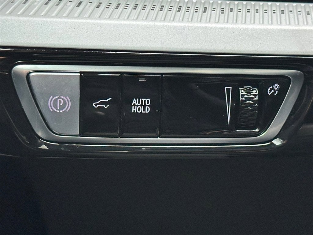 2025 Cadillac OPTIQ Luxury 2