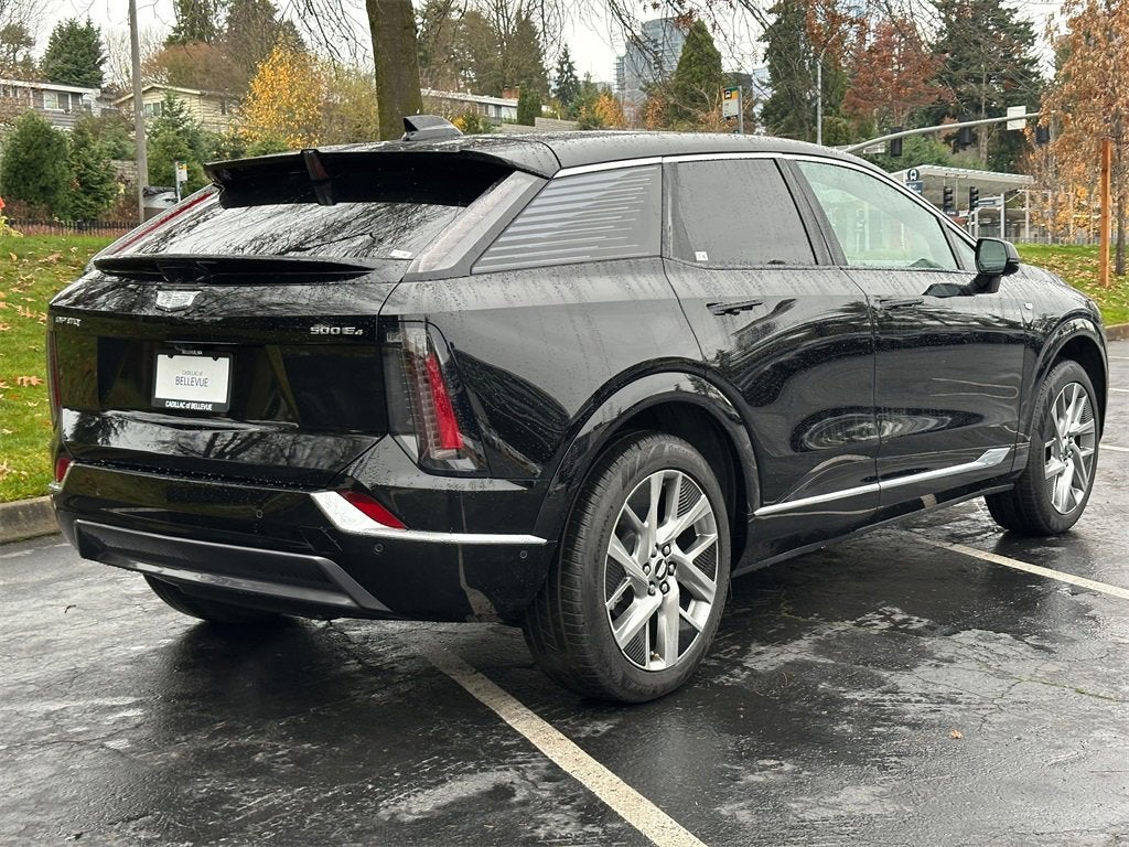 2025 Cadillac OPTIQ Luxury 2