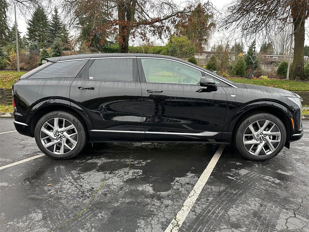 2025 Cadillac OPTIQ Luxury 2