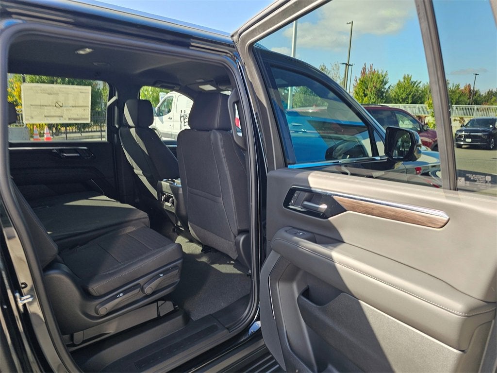 2025 Chevrolet Suburban LS