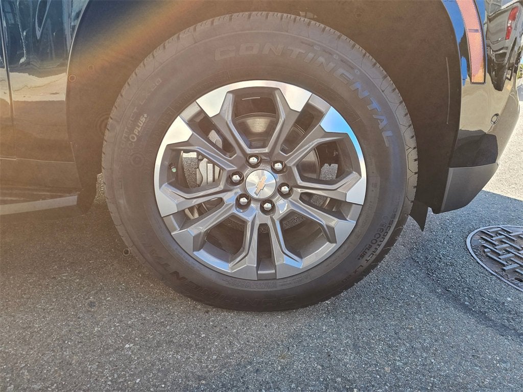 2025 Chevrolet Suburban LS