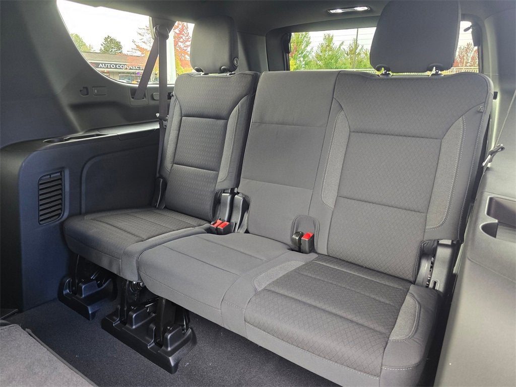 2025 Chevrolet Suburban LS