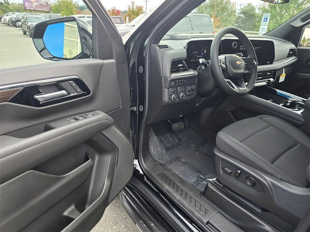 2025 Chevrolet Suburban LS