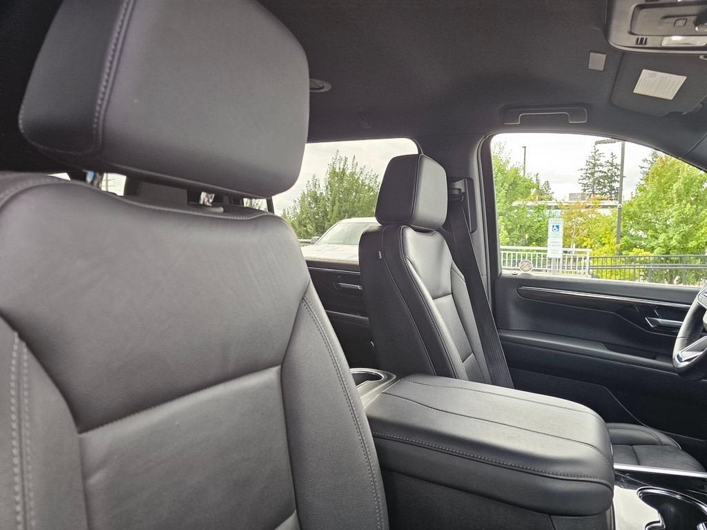 2025 Chevrolet Suburban Base