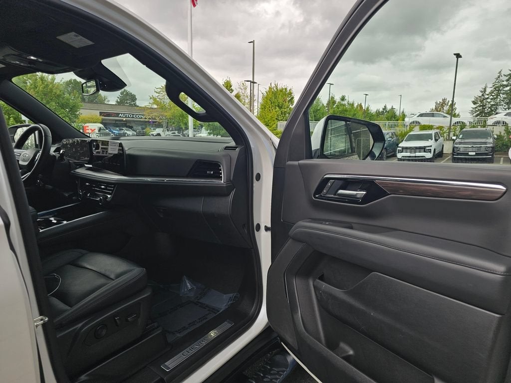 2025 Chevrolet Suburban Base