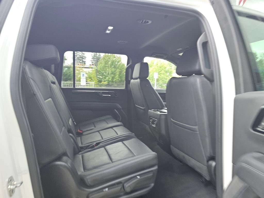2025 Chevrolet Suburban Base