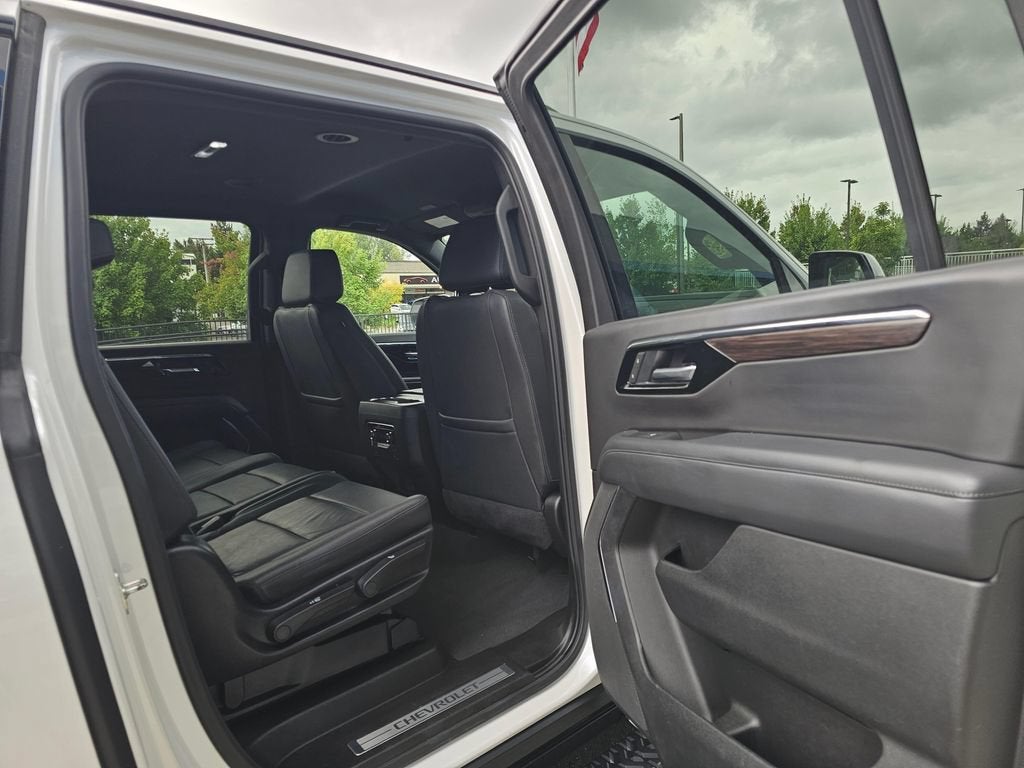 2025 Chevrolet Suburban Base