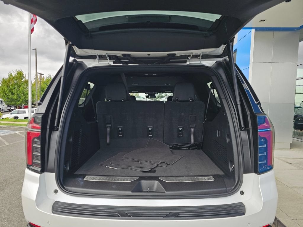 2025 Chevrolet Suburban Base