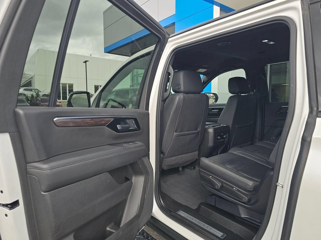 2025 Chevrolet Suburban Base