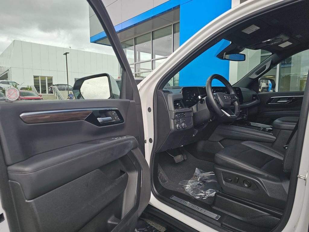 2025 Chevrolet Suburban Base