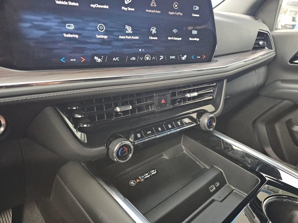 2025 Chevrolet Suburban Base