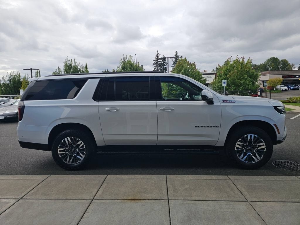 2025 Chevrolet Suburban Base