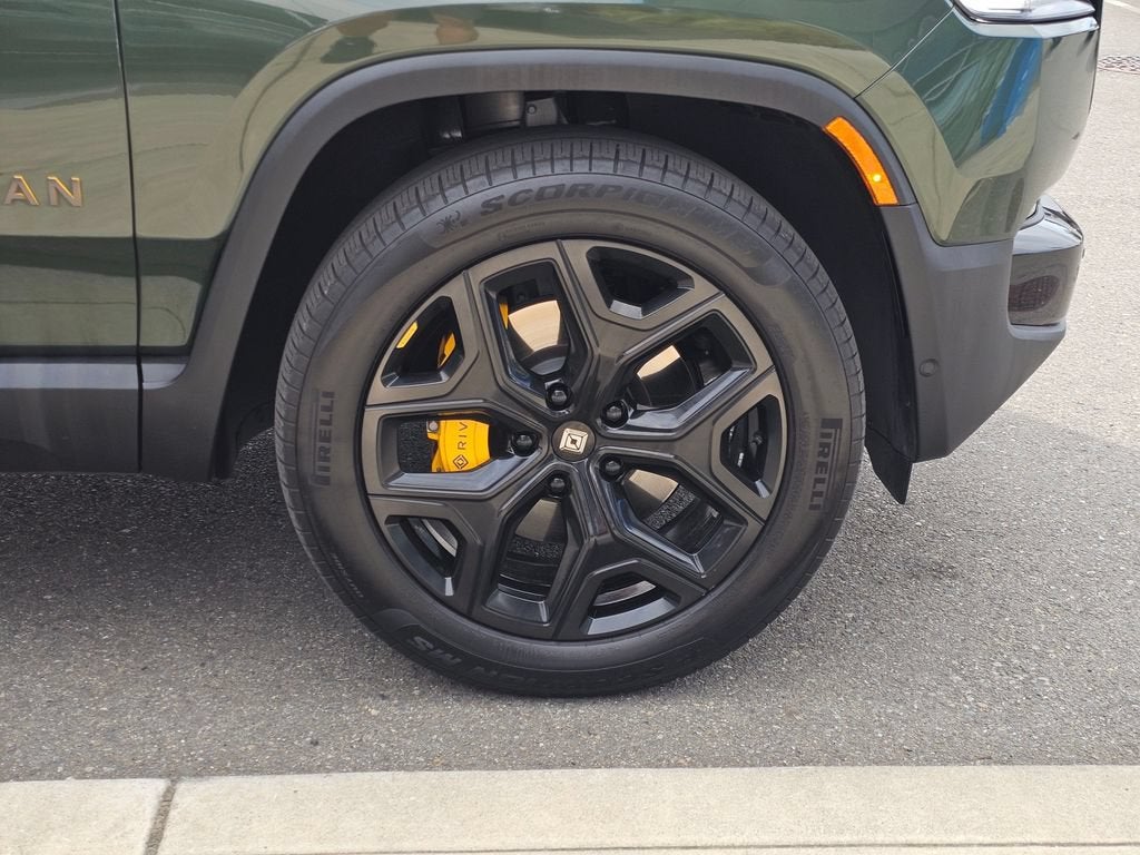 2025 RIVIAN R1S Base